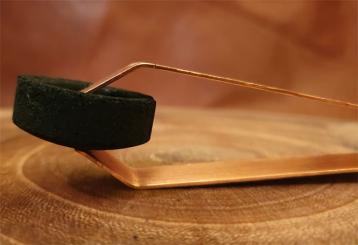 Räucherzange "rauchtum" aus Kupfer 